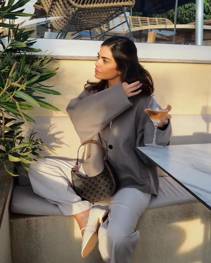 Lounza | Damen Winterjacke mit V-Ausschnitt – Elegantes, Warmes Design für die kalte Saison