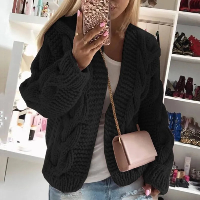 Paola | Damen Strickjacke für Herbst/Winter mit kräftigem Streifenmuster und langen Ärmeln