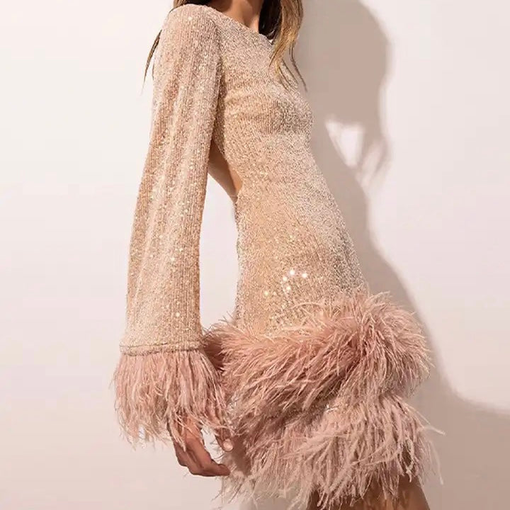 Elitho | Glamouröses Pailletten-Kleid mit Federn am Saum