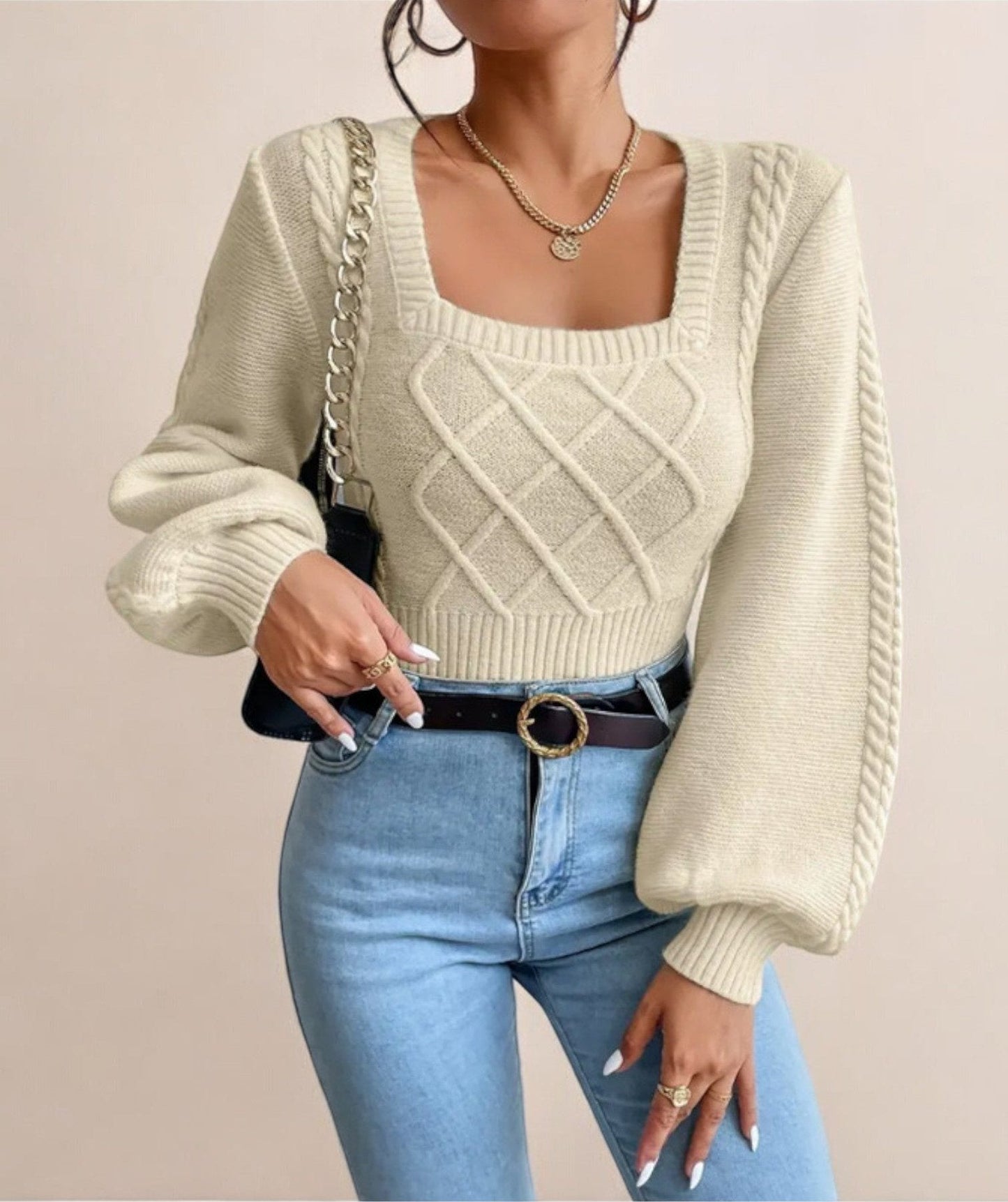 Square Chic™ | Aprikosenfarbener Pullover mit eckigem Kragen