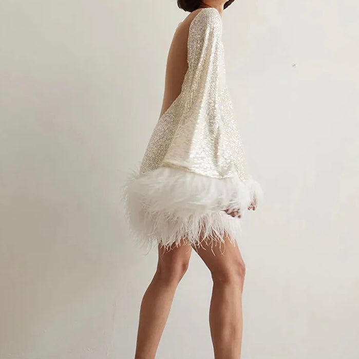 Elitho | Glamouröses Pailletten-Kleid mit Federn am Saum