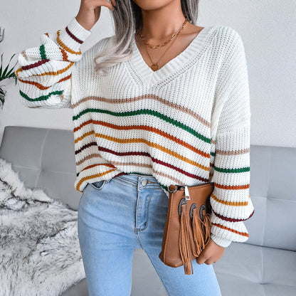 CozyStripe | Weißer kuscheliger gestreifter Pullover im Retrolook